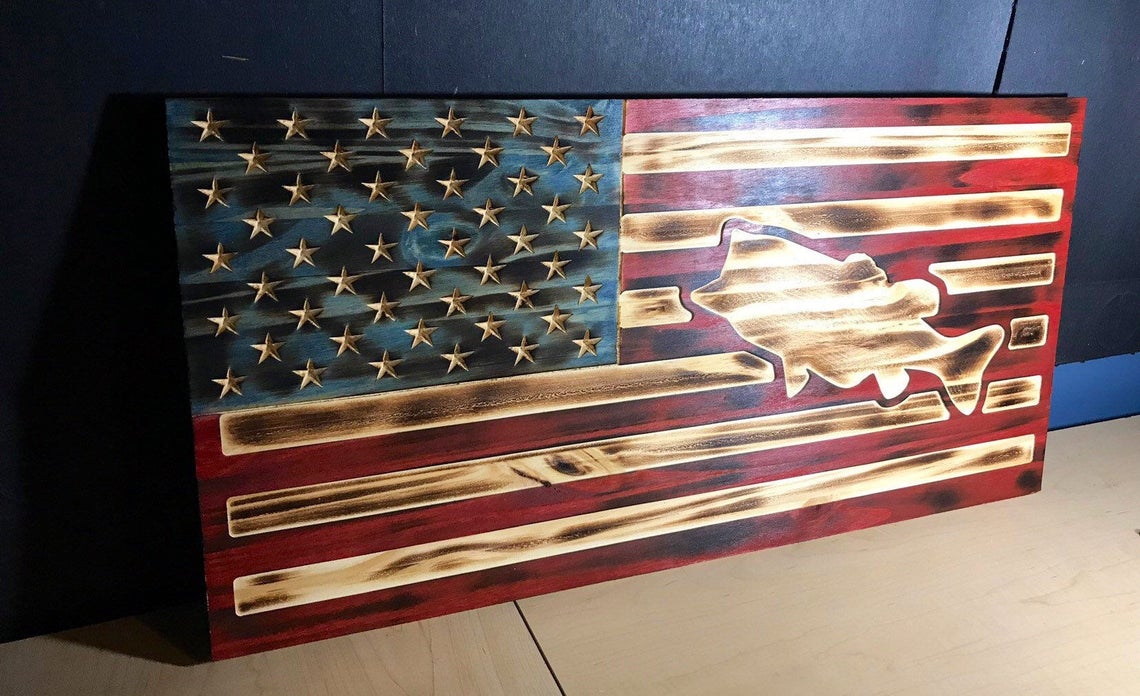 Rustic Bass flag- Fishing Decor - Largemouth Bass Fishing Gift - Fisherman Gift Ideas
