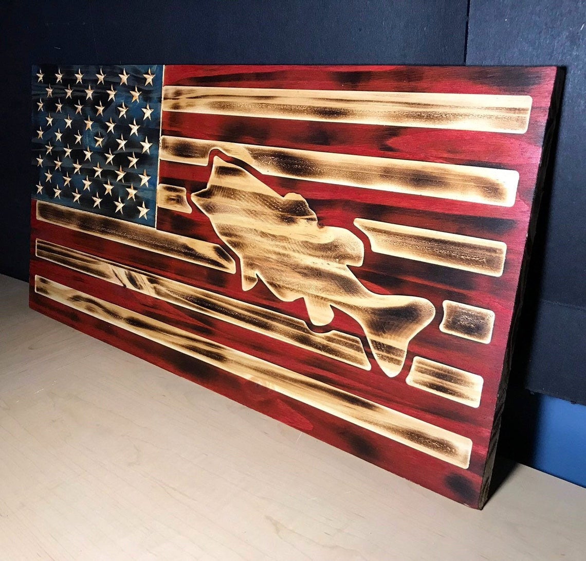 Rustic Bass flag- Fishing Decor - Largemouth Bass Fishing Gift - Fisherman Gift Ideas